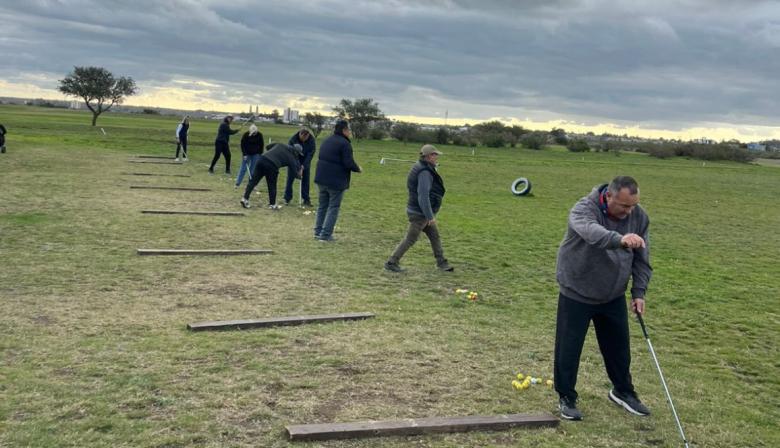 Crece la participación en las clases gratuitas de golf en Carmen de Patagones