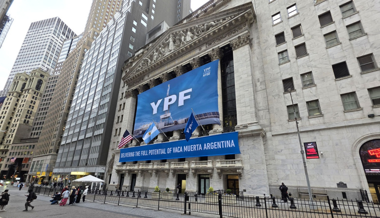 YPF: la Cámara de Apelaciones de Nueva York suspendió por tiempo indeterminado la entrega del 51% de las acciones y Argentina celebra un fallo favorable