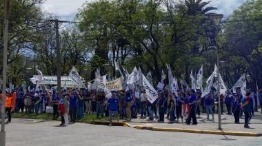 Río Negro: masiva movilización de UPCN y ASSPUR en Viedma contra el ajuste salarial del gobierno de Weretilneck
