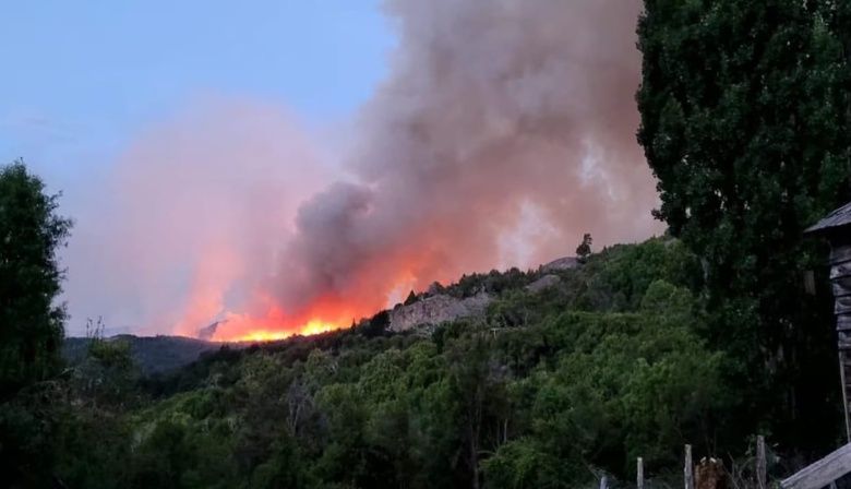 Incendio forestal arrasa con el Parque Nacional Los Alerces y amenaza a la provincia de Chubut