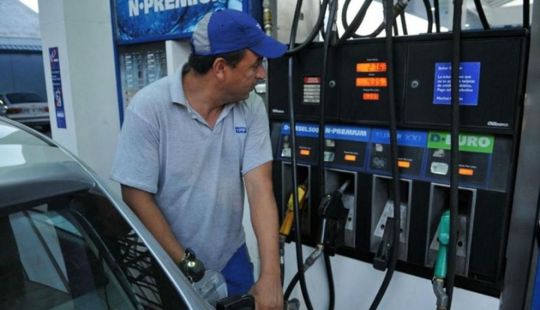 El gobierno oficializó la postergación del aumento en combustibles