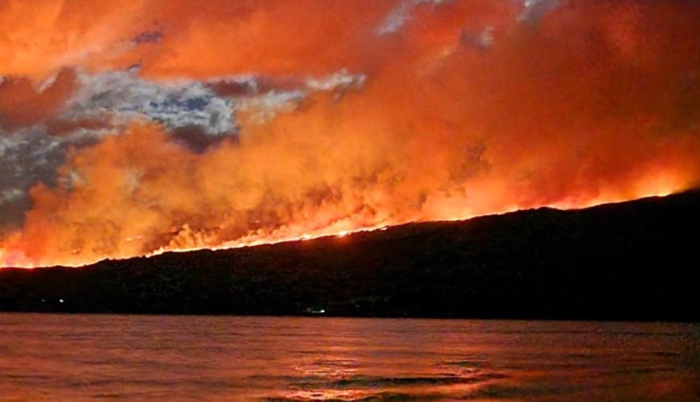 El gobernador Torres denunció que el incendio forestal en el Parque Nacional Los Alerces es intencional y pide el desalojo de los ocupantes