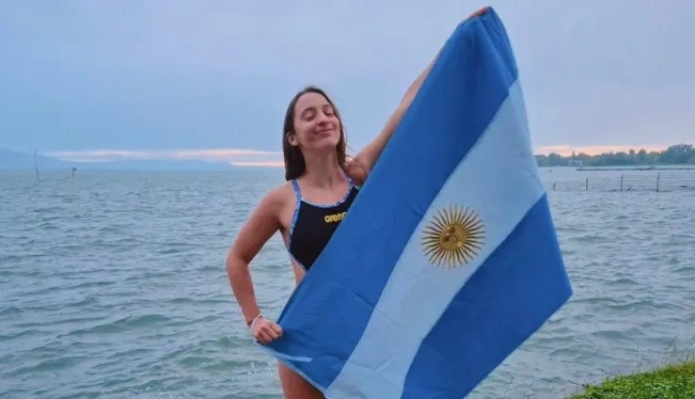 Orgullo Viedmense: Ailén Lascano Micaz nadó 64km en 23hs sin parar