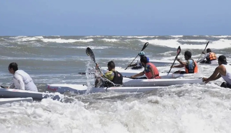 La regata sigue en el mar luego de que canotistas concluyan el recorrido del Río Negro