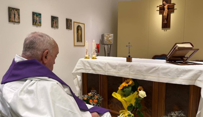 El vaticano publicó la primera imagen del Papa Francisco luego de su internación