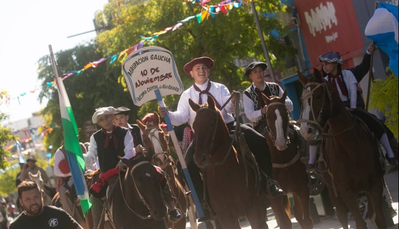 Abrieron las inscripciones para participar del desfile aniversario de Viedma y Patagones