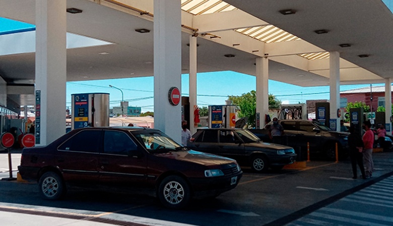Desde el 1 de mayo, YPF bajará el precio de los combustibles