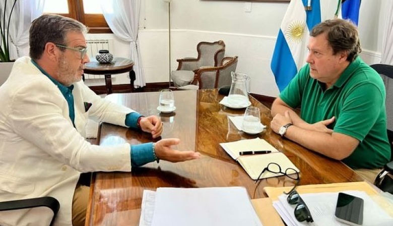 Weretilneck y Casadei firmaron un acuerdo por obras eléctricas con fondos del bono petrolero