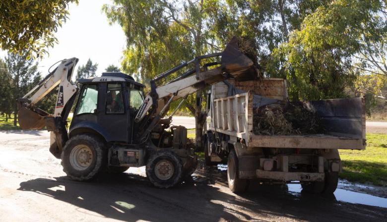 Continúa el operativo de limpieza en el barrio Santa Clara