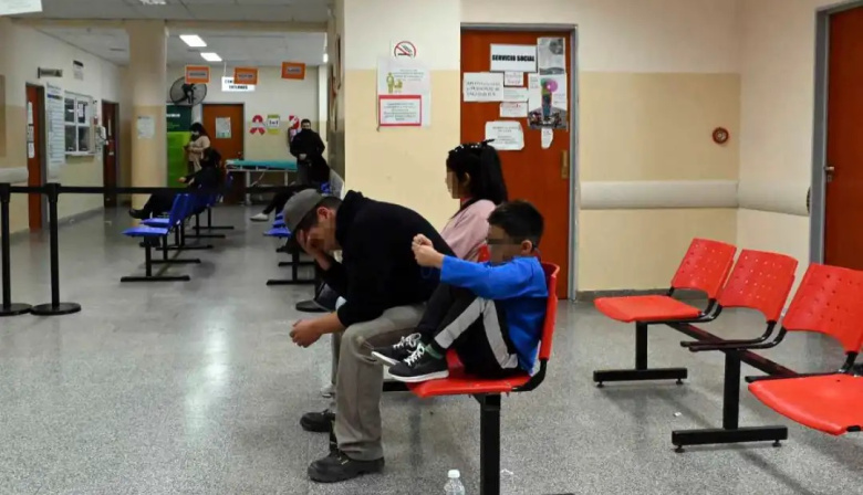 Médicos y profesionales de Bariloche advierten una crisis creciente en los hospitales públicos