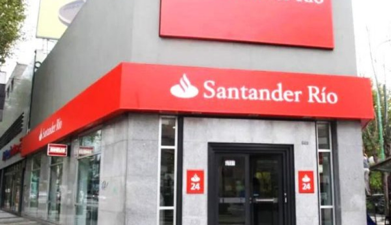 Denuncian despidos y precarización laboral por el cierre de sucursales del Banco Santander en Neuquén y Río Negro