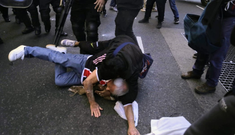 Marcha de jubilados: otra vez represión, balas de goma y siete detenidos frente al Congreso