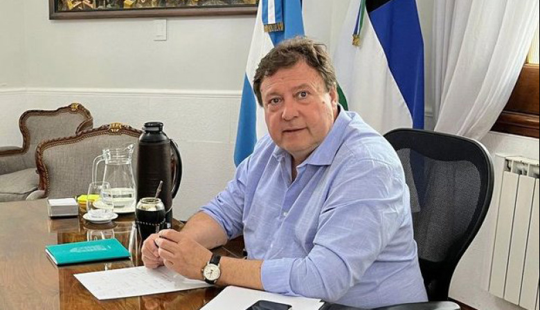 Weretilneck acelera los anuncios de obras con el bono petrolero y refuerza su presencia en el territorio