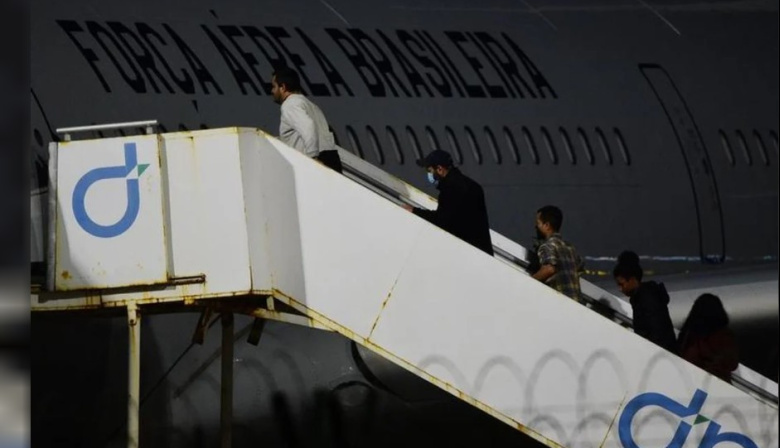 Llegaron a Ezeiza los diez argentinos deportados desde Estados Unidos