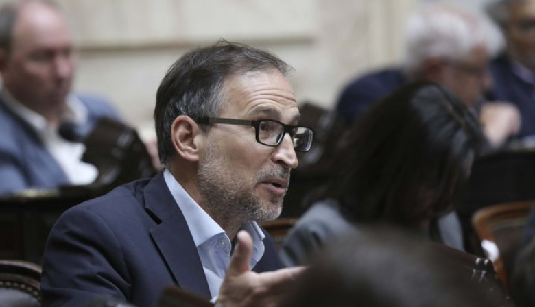 Todas las miradas en Agustín Domingo en la votación por el veto al financiamiento universitario