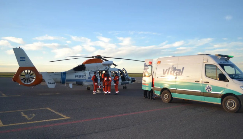 Operativo aéreo de Prefectura en la capital rionegrina salvó dos vidas