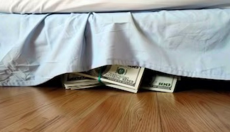 Fiebre por el dólar: en plena era Milei, los argentinos ya atesoran más de u$s21.000 millones y el plan para “sacar los billetes del colchón” queda en evidencia