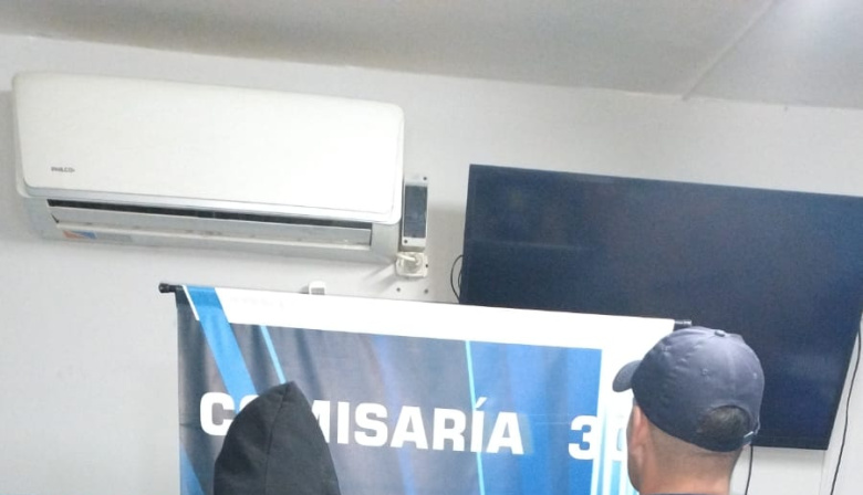 Cuatro jóvenes detenidos tras intentar robar una moto y dañar viviendas en Viedma