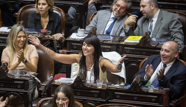 La Comisión de Asuntos Constitucionales rechazó el ingreso de Lorena Villaverde al Senado y el 28 se definirá su ingreso