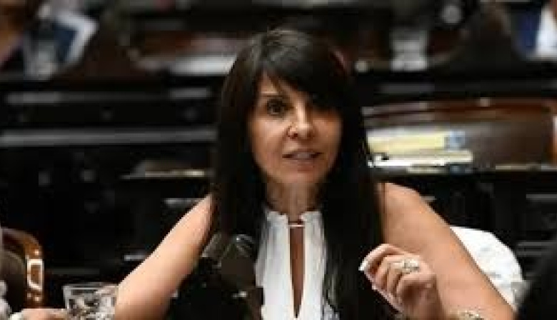 Finalmente Lorena Villaverde renunció al Senado y se quedaría en diputados