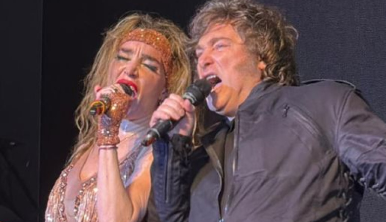 Milei cantó en Mar del Plata mientras la Patagonia ardía: show, arengas y un público complaciente