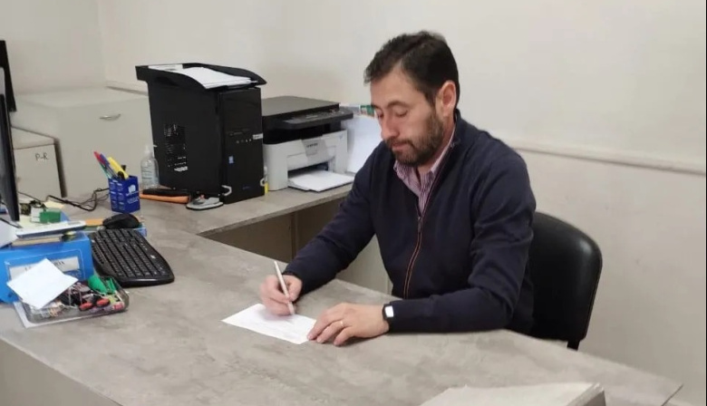 En plena tensión política y social, Román se toma licencia y deja la conducción del municipio de Allen