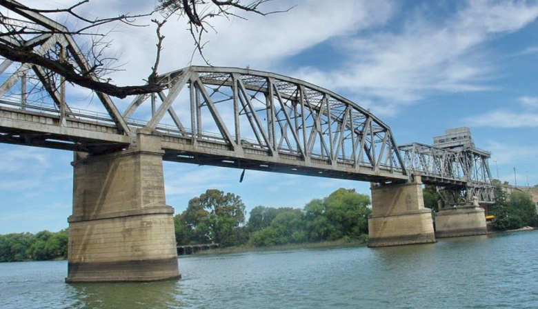 Corte temporal en el puente ferrocarretero por un desprendimiento estructural