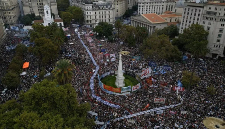 Marcha por el 24 de Marzo: multitudinaria movilización en Plaza de Mayo a 50 años del golpe