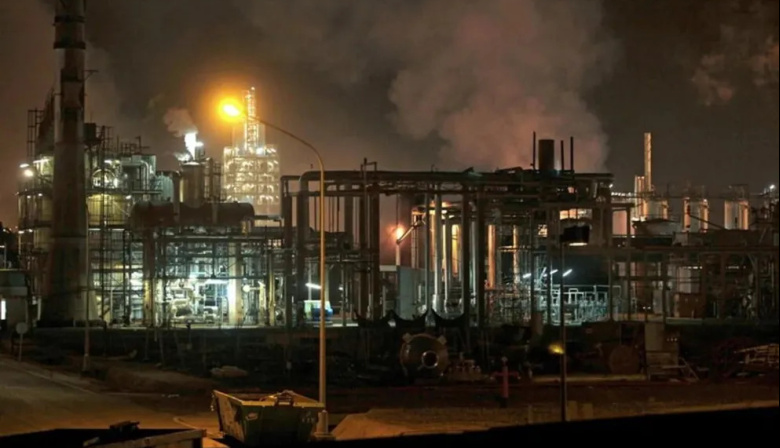 Ataques golpearon centros petroquímicos clave en el sudoeste de Irán y agravan la presión sobre su infraestructura energética