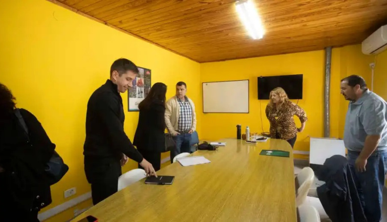 El Gobierno convoca a gremios para desactivar conflictos y reabrir la negociación salarial