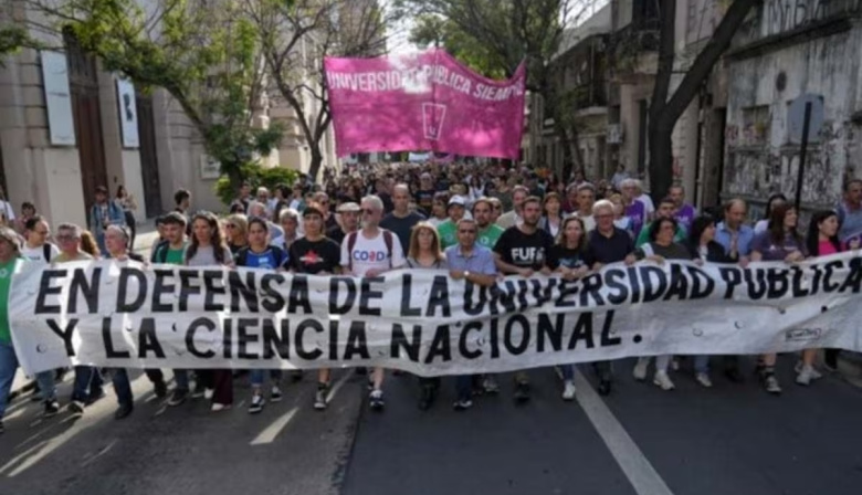 El oficialismo reflota una reforma para bajar el costo de la ley universitaria