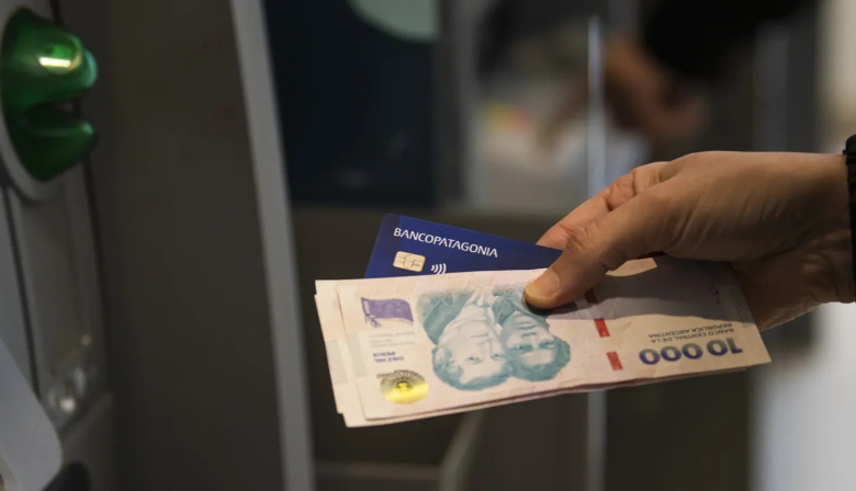 Río Negro paga salarios el 1 de mayo con aumento del 5,65% y refuerzo por indumentaria