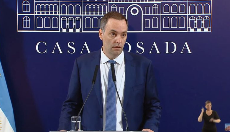 Adorni se alista para rendir cuentas ante el congreso en un clima caótico