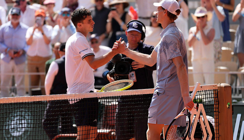 Batacazo histórico: Juan Manuel Cerúndolo eliminó a Jannik Sinner en Roland Garros