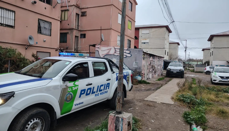 Secuestraron un arma, droga y bicicletas en allanamientos por robos en Viedma