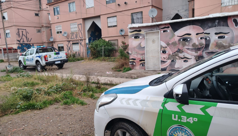 Allanamientos simultáneos en el barrio Ceferino de Viedma: secuestraron un arma, droga y elementos robados