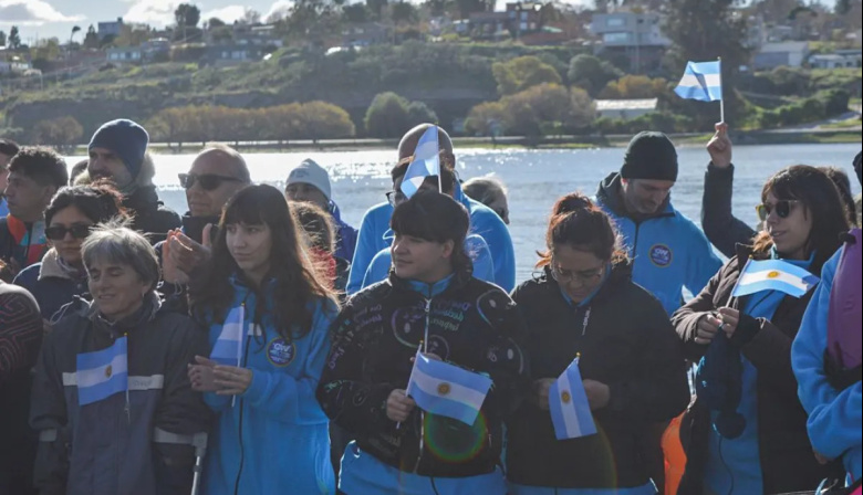 Viedma desafió al frío con una nueva edición del Winter Open Water