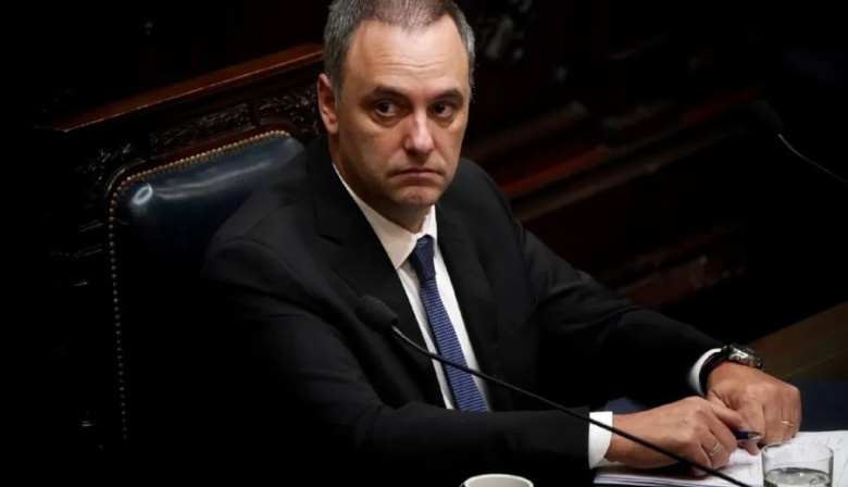 Adorni deja de ser vocero en medio del escándalo por los USD 500.000 no declarados