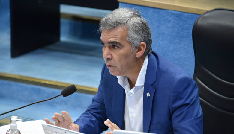 López cargó contra Tortoriello por el faltazo que frenó la interpelación a Adorni