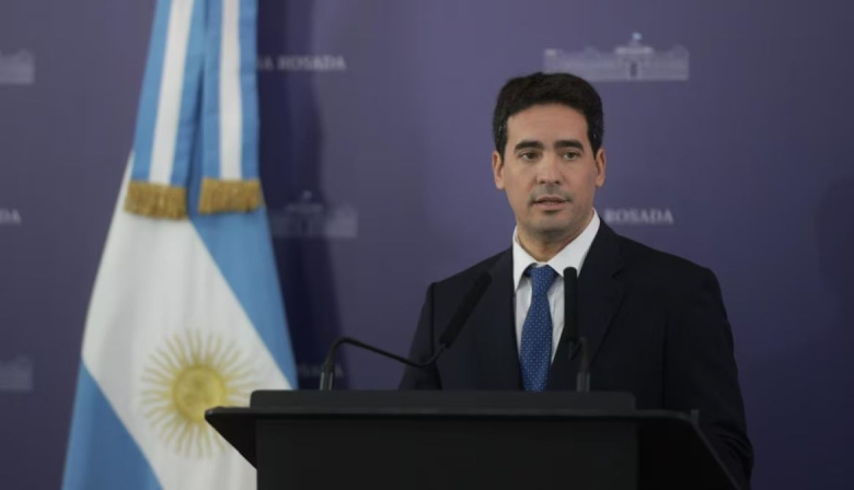 Ravier admitió que el dólar podría llegar a $1800