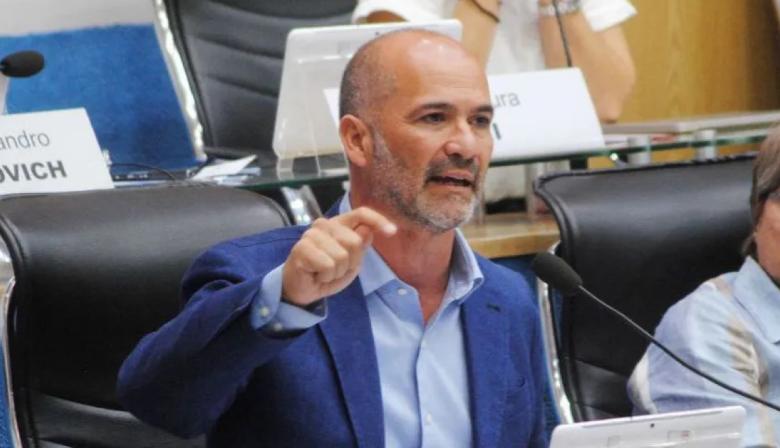 El giro de Juan Martín: del rechazo al voto afirmativo que expuso contradicciones en plena sesión caliente