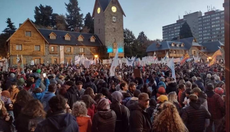 Bariloche: convocan a marchar contra la venta de tierras a extranjeros y crece la tensión por el proyecto oficial