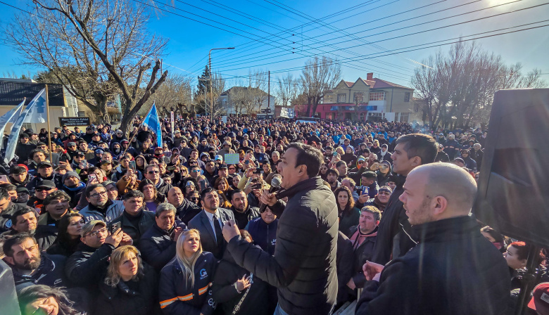 Más de 2.000 trabajadores marcharon en Río Gallegos contra el recorte de fondos municipales