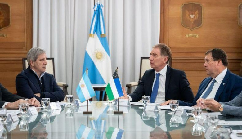 Weretilneck puso la firma y Río Negro se queda con las rutas 22 y 151, pero sin los fondos de Nación