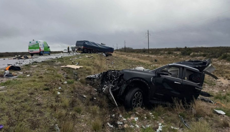 Choque fatal en la Ruta 251: dos muertos y un herido grave cerca de Conesa