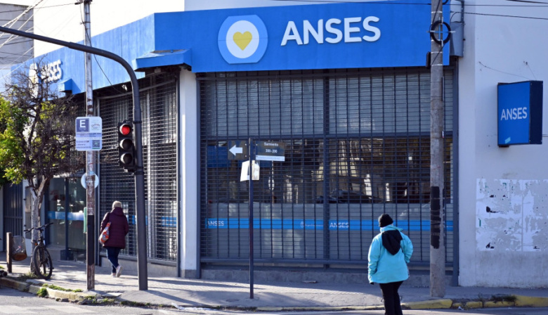 Jubilaciones docentes: ANSES reclama una deuda a Río Negro y hay demoras