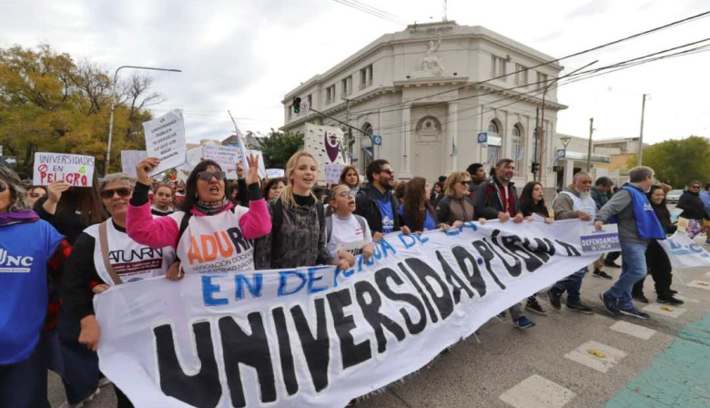 Viedma: las universidades vuelven a reclamar y preparan una nueva marcha federal