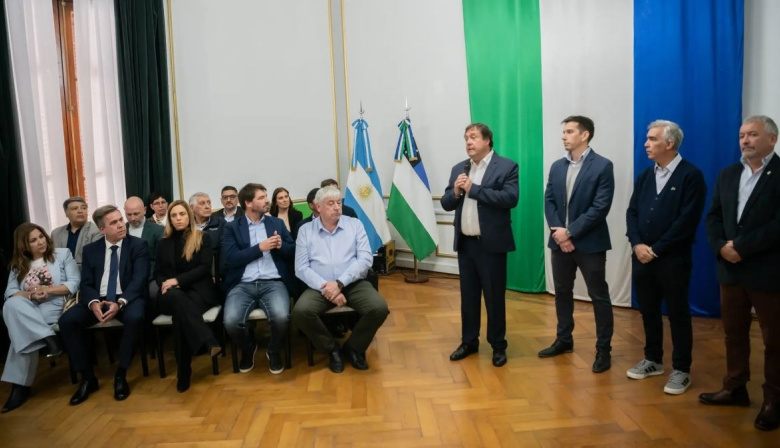 Weretilneck abre la billetera: $1.029 millones extra para contener a los municipios