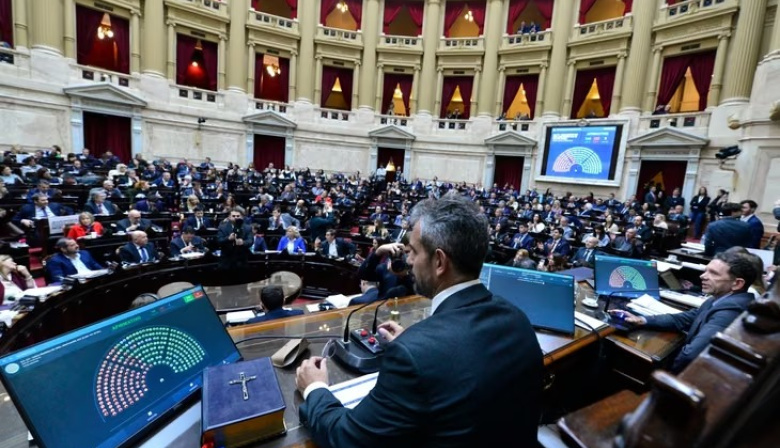 Deudas familiares: Milei y la oposición se cruzan por una ley clave en Diputados