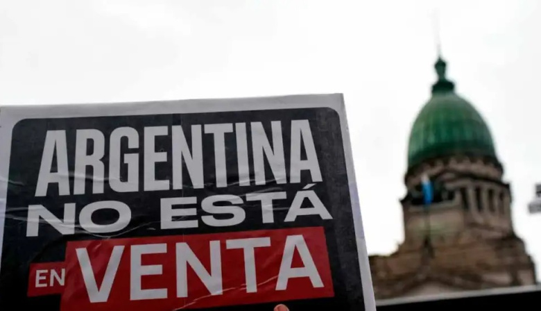 El peronismo vuelve a la carga contra el DNU de Milei tras el fallo de la Corte